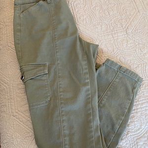 WHBM Cropped/Ankle cargo pants